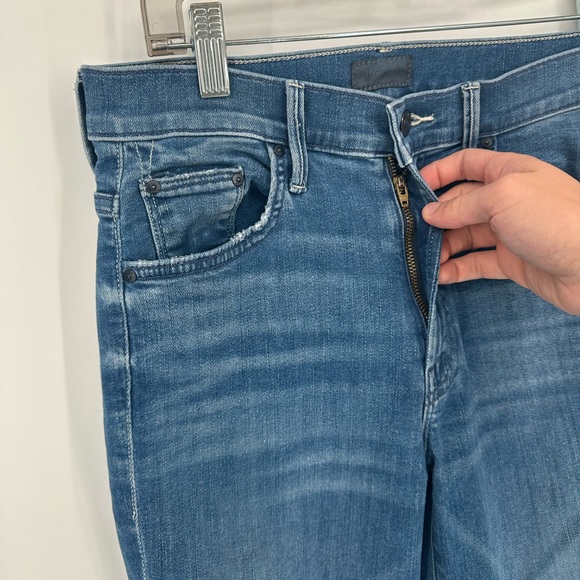 MOTHER The Insider Crop Step Fray Jean in Sorry I'm Staring Size 27 Blue Denim - Picture 8 of 15